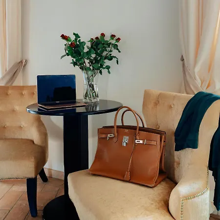 ريليه جوليا فندق مبيت وإفطار 4*