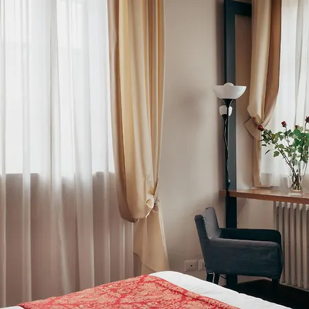 瑞莱斯朱利亚酒店 4* 罗马