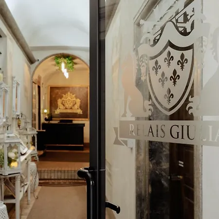 Relais Giulia Bed & Breakfast 2*
