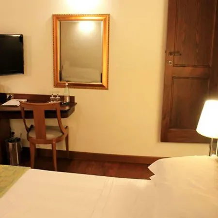 瑞莱斯朱利亚酒店 4*